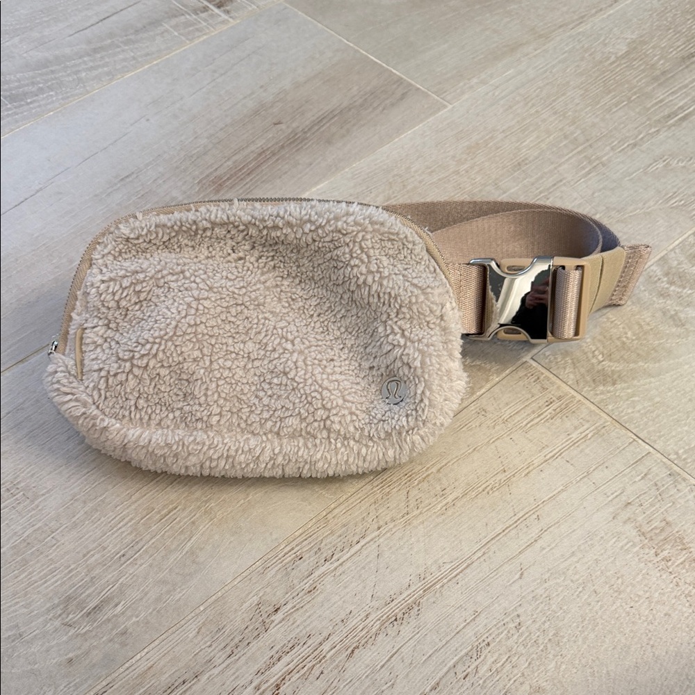 Lululemon Sherpa Belt Bag with Silver Buckle